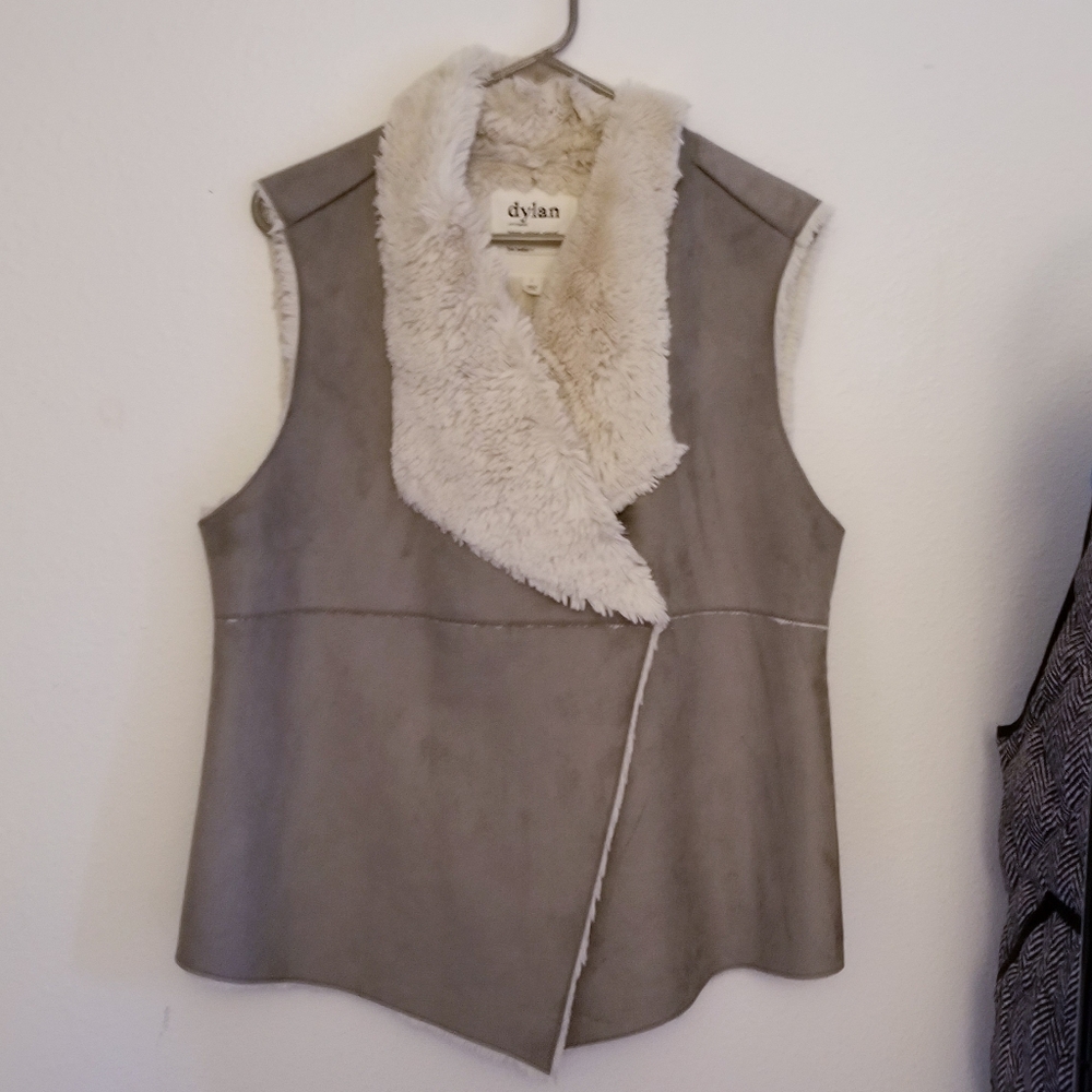 Dylan, LA Sherpa Vest